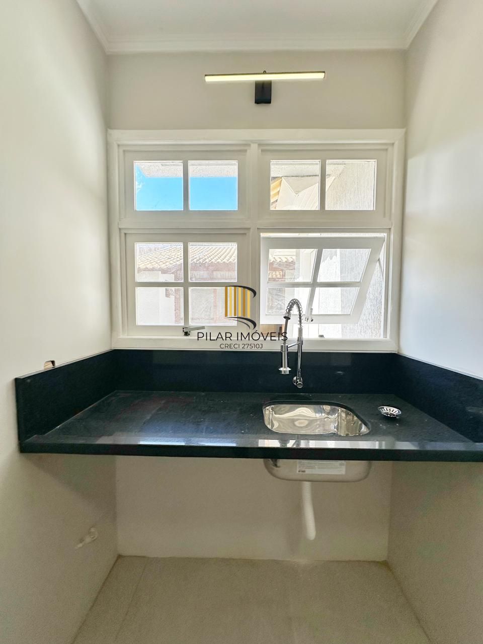 Casa 3 dormitórios no bairro Hípica