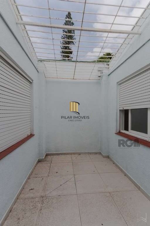 Casa 03 quartos, 02 vagas,próxima à Assis Brasil e Sertório.