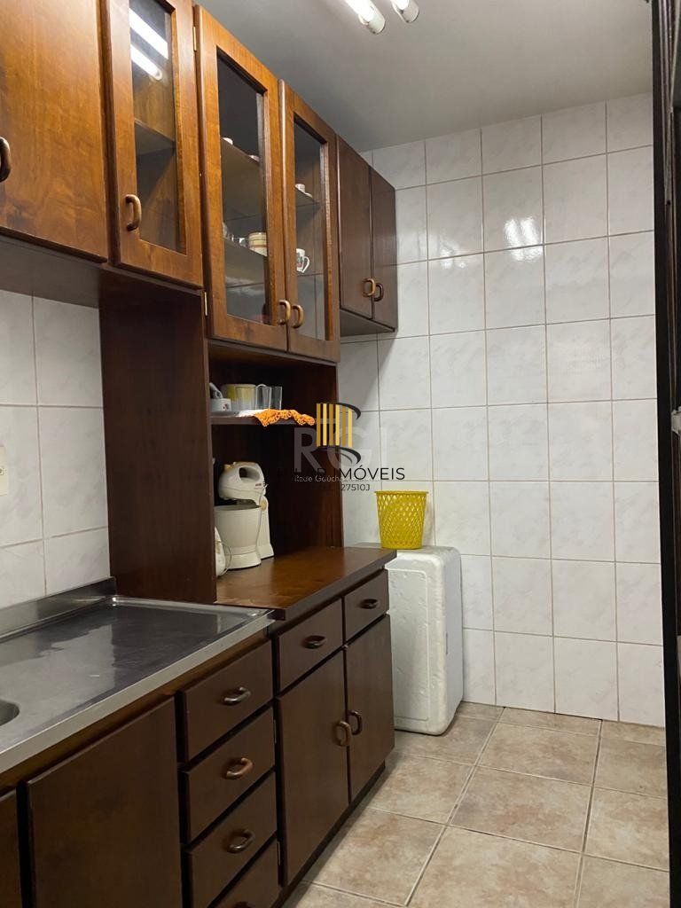 Casa para Venda - 330m², 6 dormitórios, 3 vagas - Cavalhada
