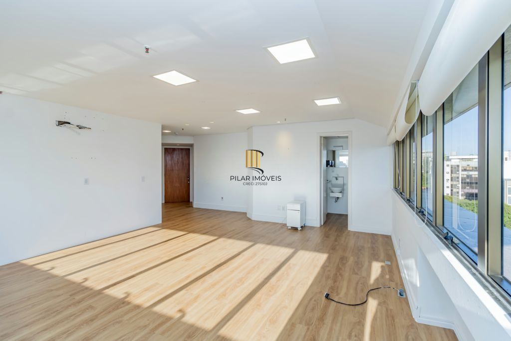 Sala / Conjunto Comercial à venda no Bairro Moinhos de Vento - Porto Alegre