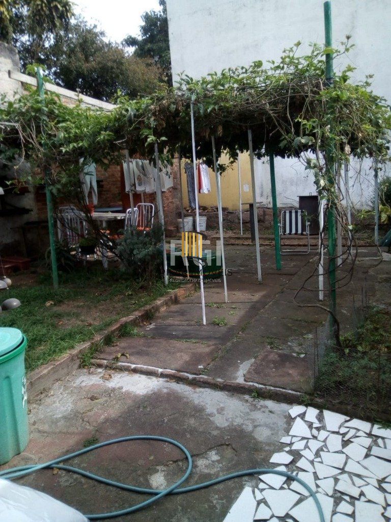 Casa para Venda - 300m², 2 dormitórios, 3 vagas - Teresópolis