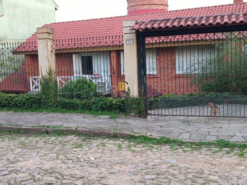 Casa para Venda - 256.87m², 3 dormitórios, sendo 1 suites, 2 vagas - Teresópolis