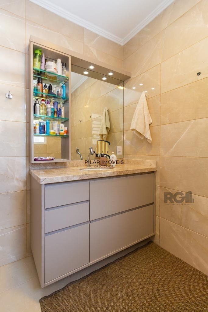 Casa de 380m², bairro Guarujá