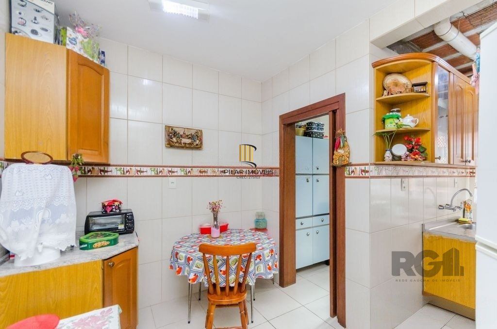 Casa em Condomínio, 166m² - 3 dormitórios, 2 vagas no bairro Guarujá