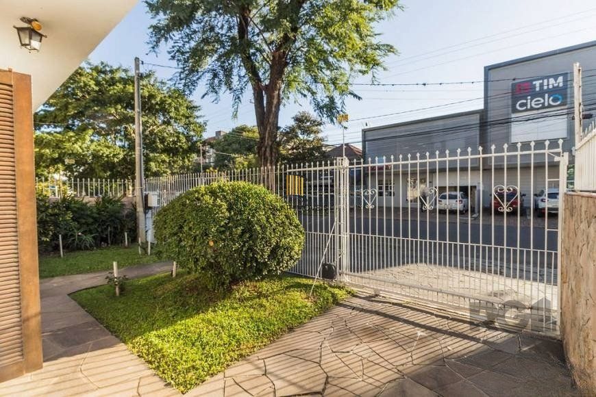 Casa de 266m² - 5 dormitórios, 5 vagas no bairro São João