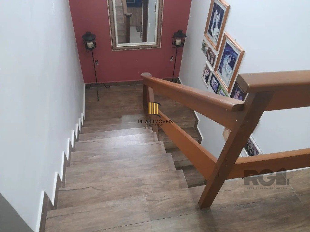 Casa com 3 dormitórios no bairro Lomba do Pinheiro