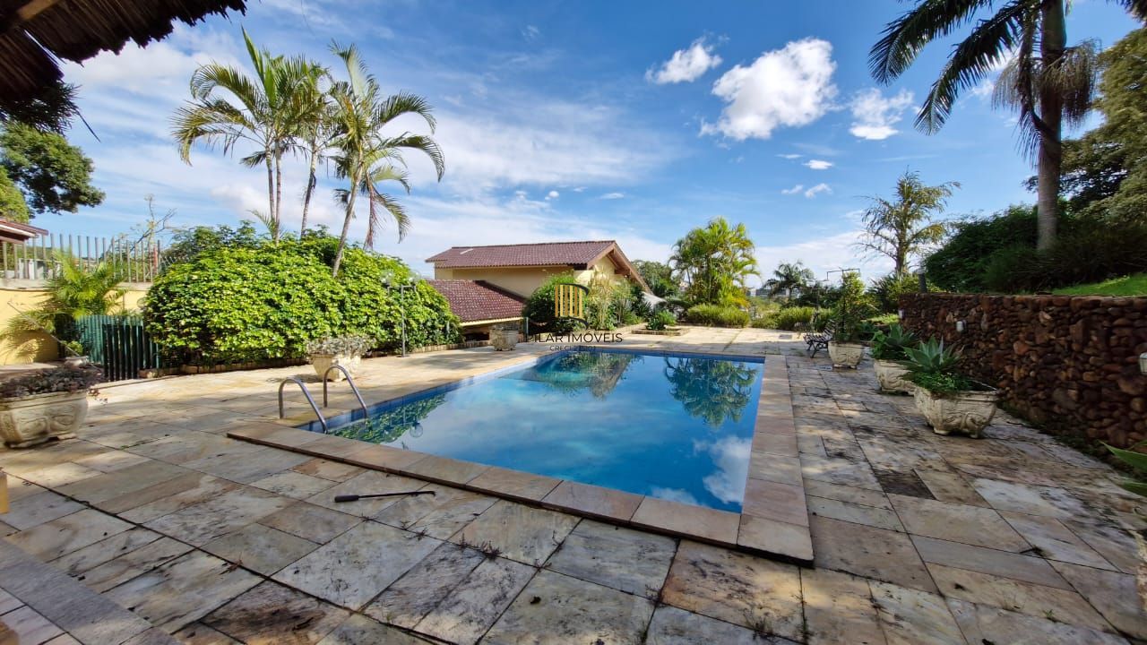 Casa de Cinema na Glória, com 500m² de área privada, 3 dormitórios, piscina, horta, lareira, elevador, gradeada 4 garagens