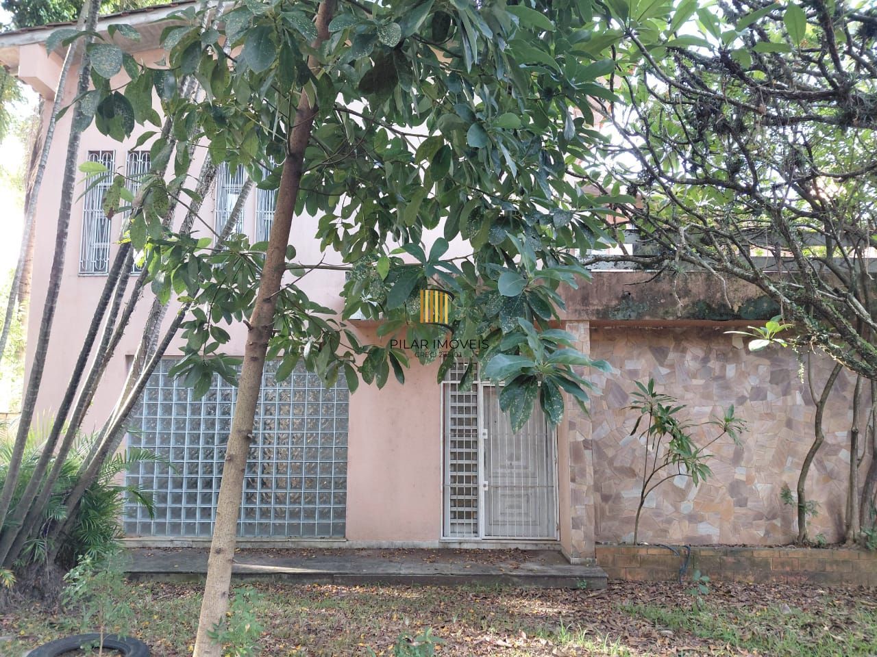 Ampla casa com pátio Bairro Teresópolis