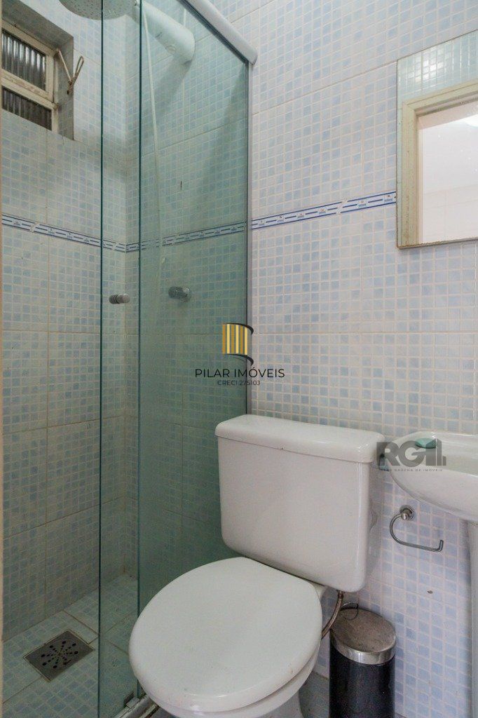 Casa de 214m² com 4 dormitórios, 1 suíte, piscina e 2 vagas no bairro Teresópolis