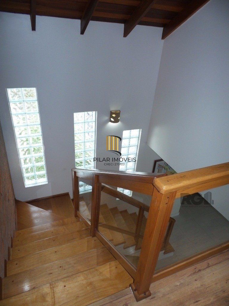 Excelente casa em condomínio com 3 dormitórios e 4 vagas.