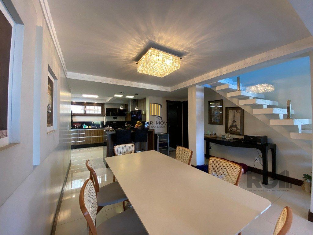 Casa 4 dormitórios no bairro Centenário