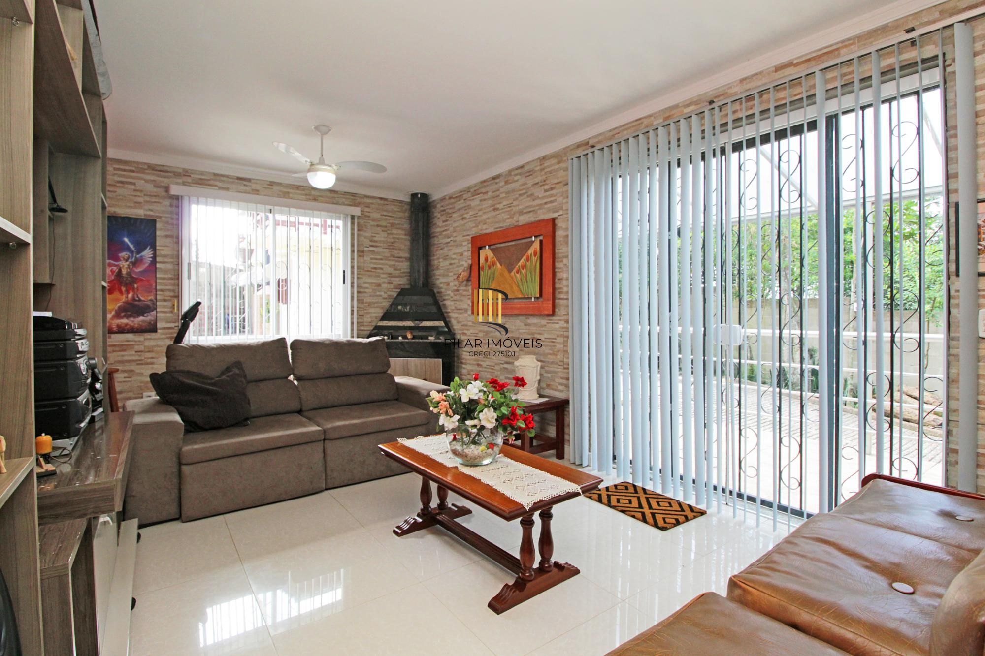 Duas casas em meio a muita natureza
