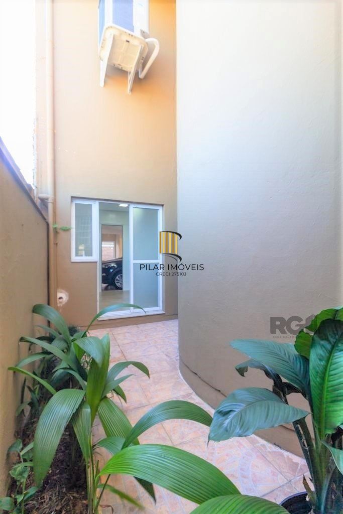 Casa de 380m², bairro Guarujá