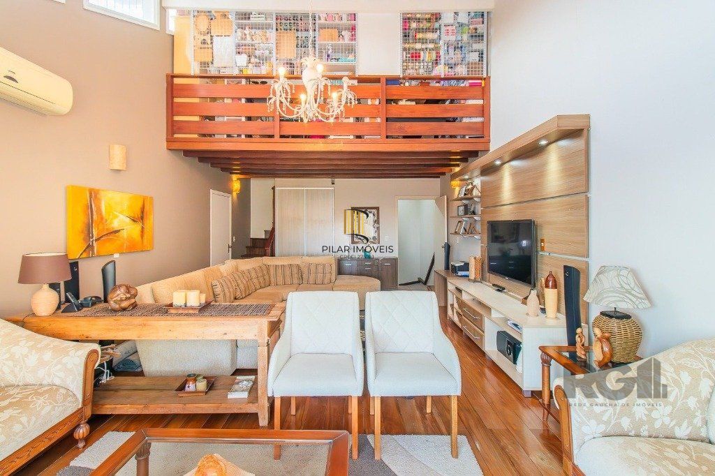Casa com 4 dormitórios, 3 vagas no bairro Santo Antônio