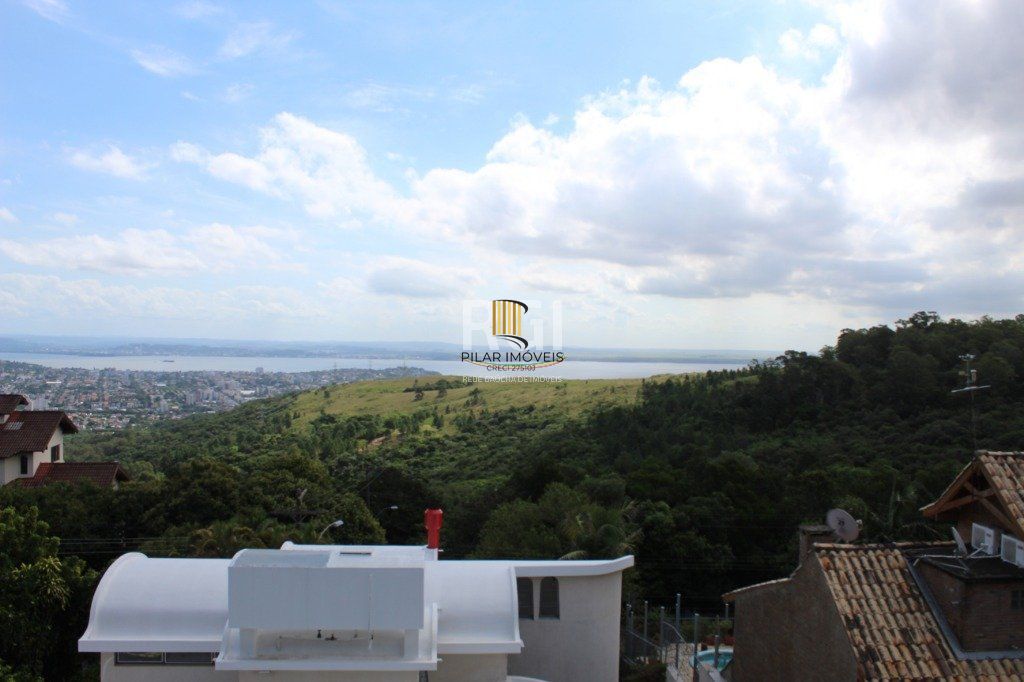 Casa para Venda - 300m², 5 dormitórios, sendo 3 suites, 5 vagas - Teresópolis
