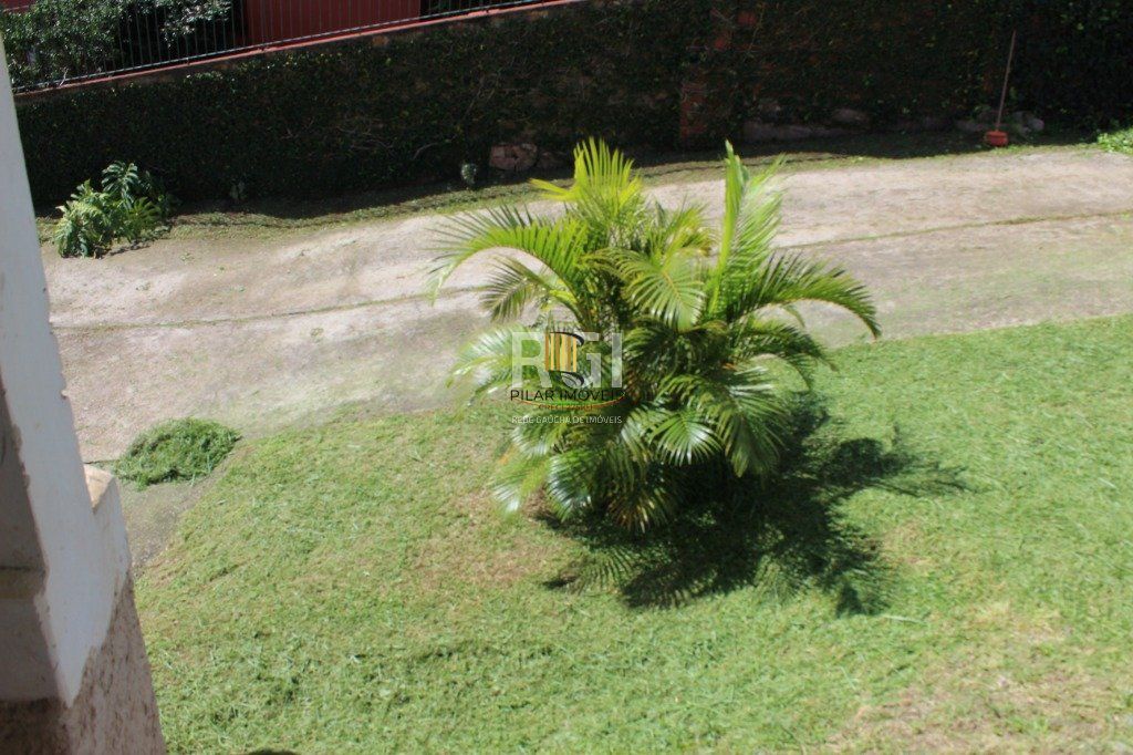 Casa para Venda - 300m², 5 dormitórios, sendo 3 suites, 5 vagas - Teresópolis