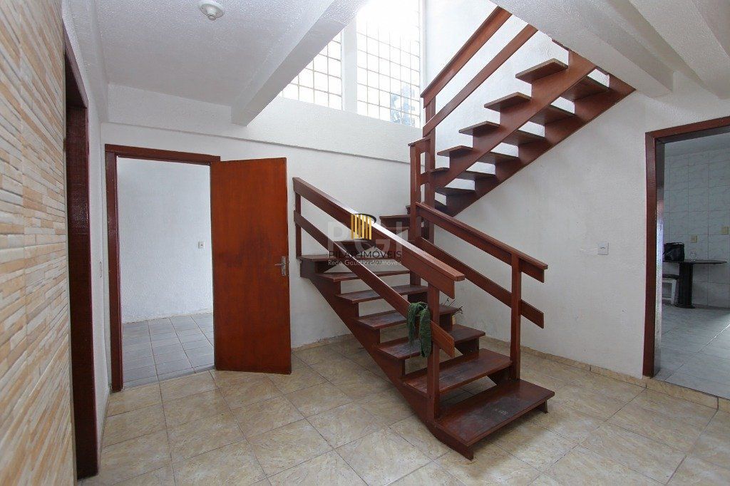 Casa para Locação/Aluguel - 240m², 4 dormitórios, 6 vagas - Nonoai