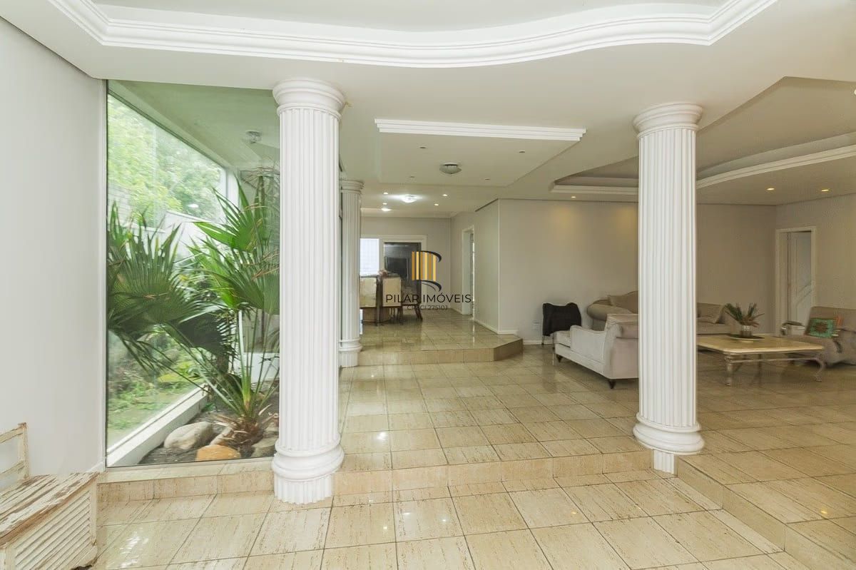 Casa com 5 dormitórios à venda em Parque Santa Fé, Porto Alegre.