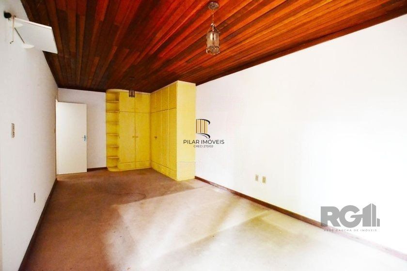 Casa de 200m² - 4 dormitórios, 4 vagas no bairro Espírito Santo