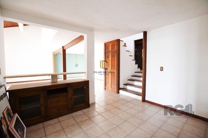Casa de 200m² - 4 dormitórios, 4 vagas no bairro Espírito Santo