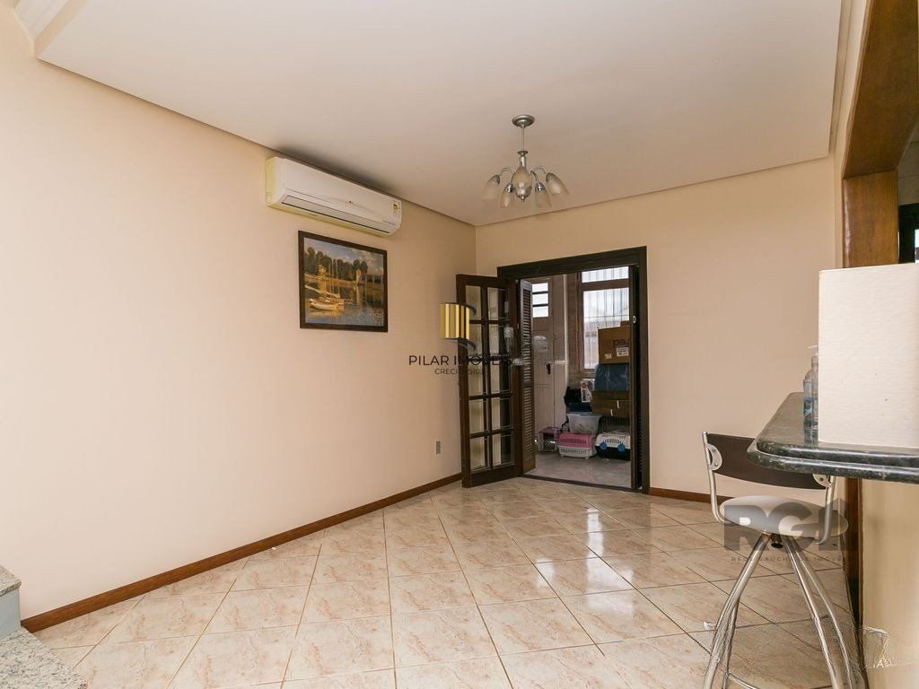 Casa de 3 dormitórios,  no bairro Campo Novo