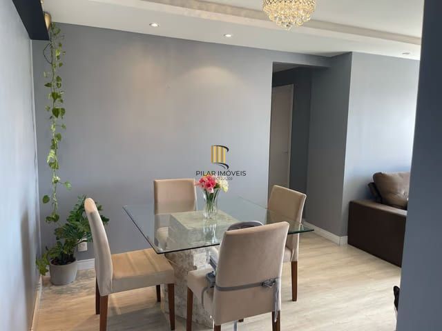 Apartamento de 2 dormitórios à venda em São Geraldo, Porto Alegre.