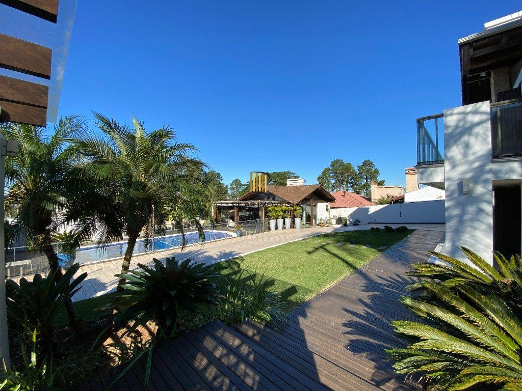 Casa 4 dormitórios no bairro Centenário