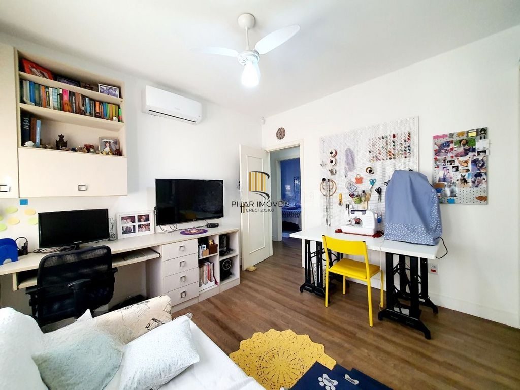 Casa de  3 dormsitorios no Bairro Camaquã - Porto Alegre