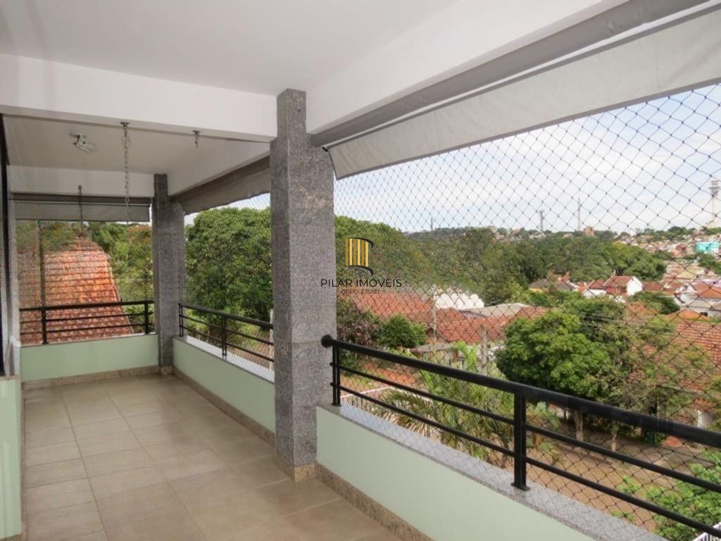 Casa com 167m², 4 dormitórios, 2 suítes, 2 vagas no bairro Santa Tereza