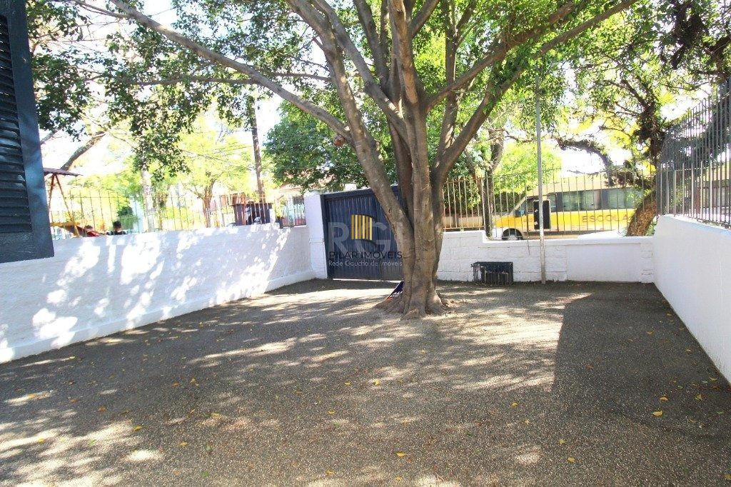 Casa 6 dormitórios no bairro Teresópolis
