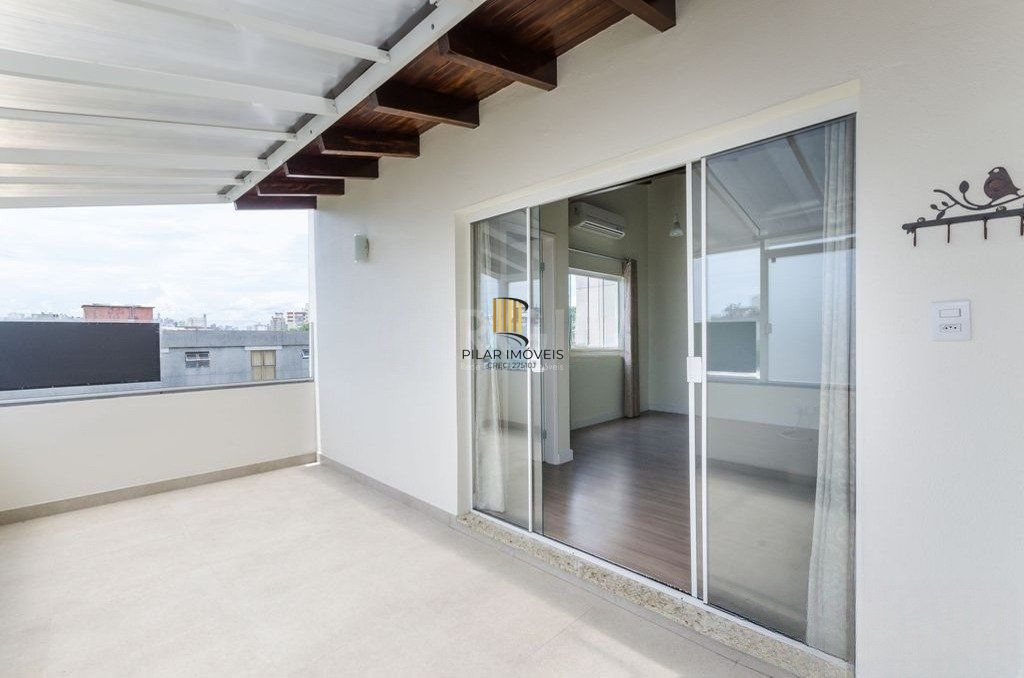 Cobertura semi mobiliada com 2 dormitórios, terraço com churrasqueira e 1 vaga de garagem no bairro Santo Antonio