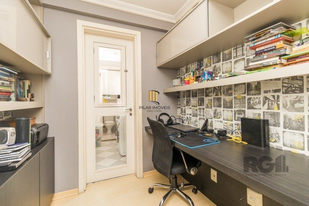 Apartamento 95m² - semi mobiliado, 3 dormitórios, 1 suíte e 2 vagas no bairro Passo da Areia