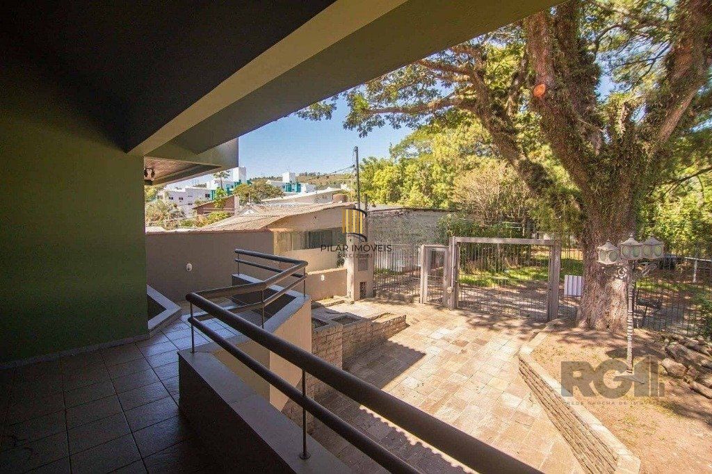 Casa para Venda - 443m², 3 dormitórios, 4 vagas - Alto Petrópolis