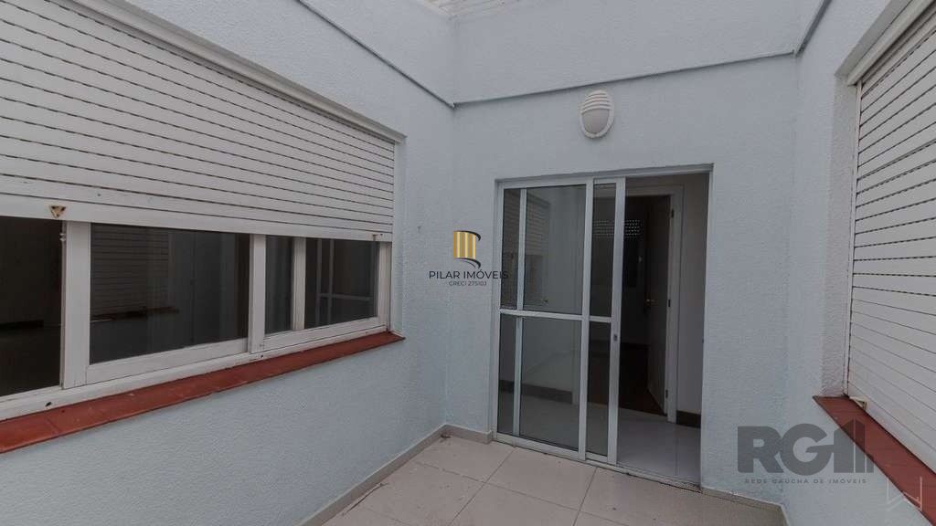 Casa 03 quartos, 02 vagas,próxima à Assis Brasil e Sertório.