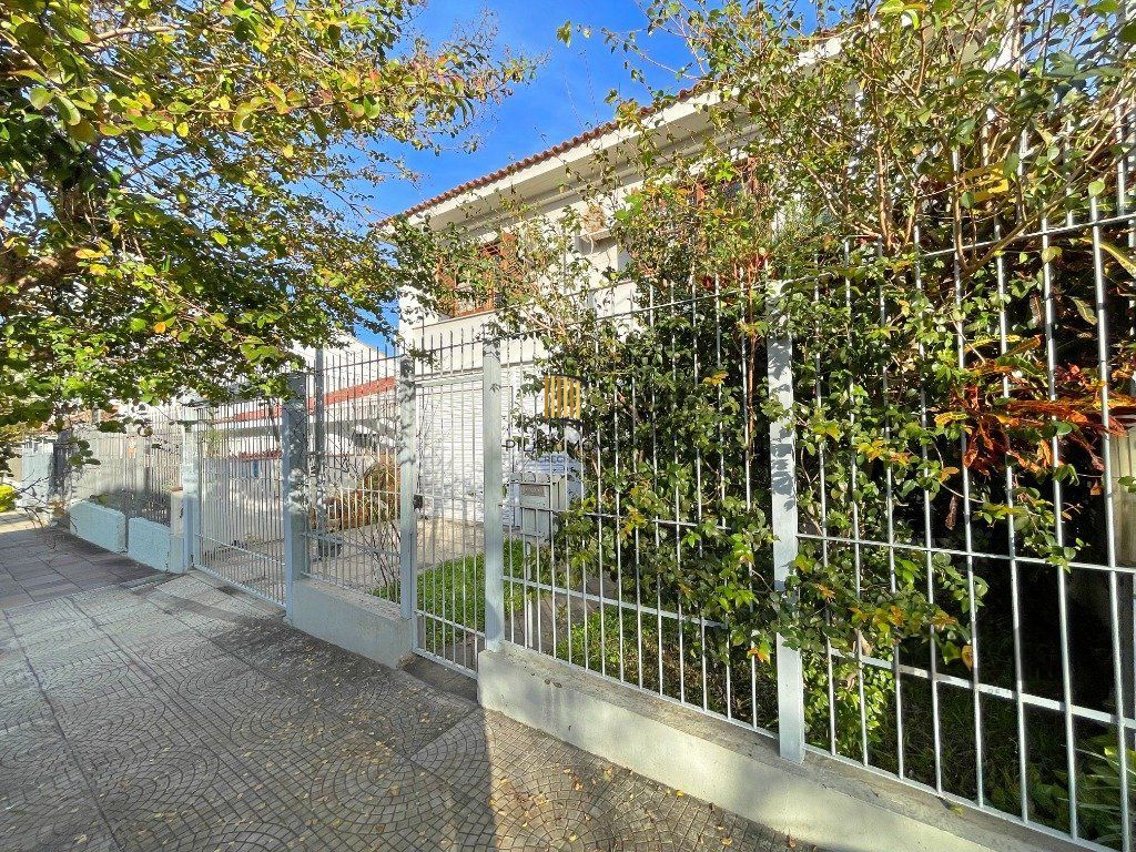 Sobrado com 4  dormitórios, 3 vagas, piscina, próximo a Professor Oscar Pereira
