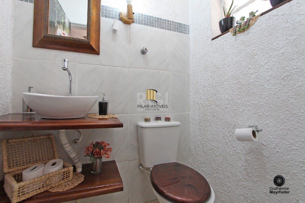 Casa para Venda - 300m², 6 dormitórios, sendo 1 suites, 3 vagas - Menino Deus