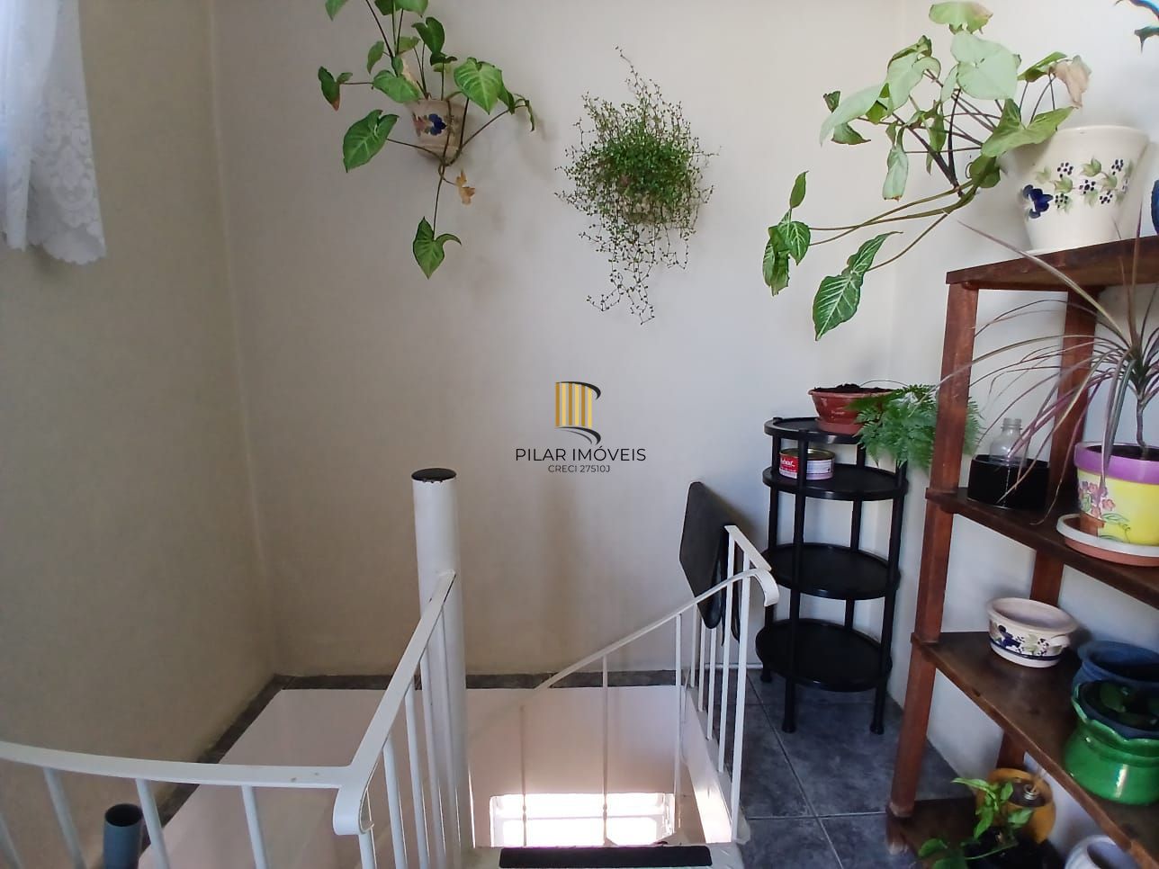 Casa com 03 dormitorios e amplo jardim no bairro Santa Tereza /RS