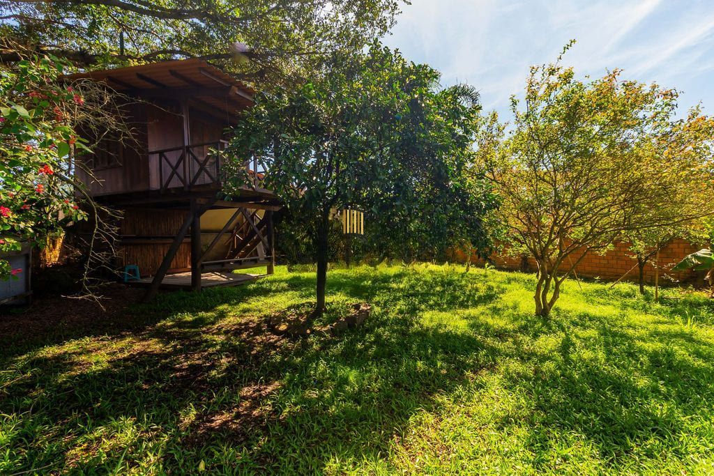 Casa de 3 dormitórios, no Bairro Ponta Grossa - Porto Alegre