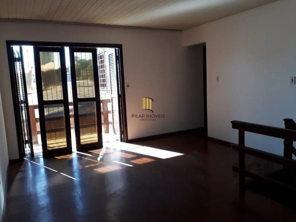 Casa com 5 dormitórios no bairro Passo das Pedras - Porto Alegre