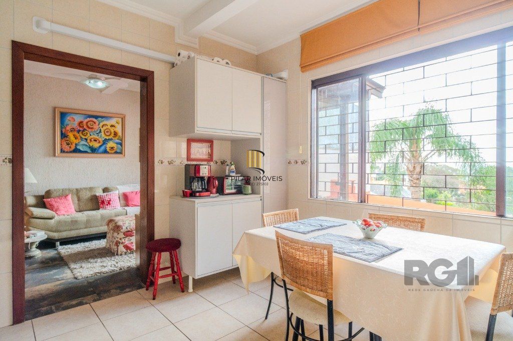 Casa 3 dormitórios no bairro Medianeira