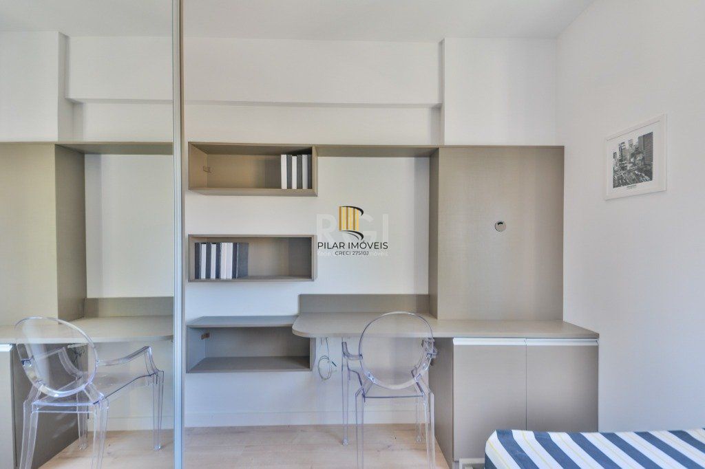 Casa 7 dormitórios no bairro Glória