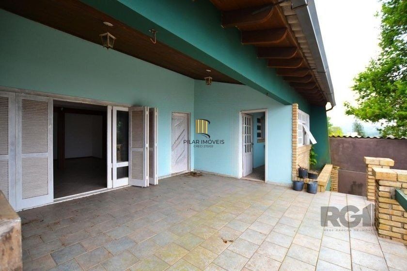 Casa de 200m² - 4 dormitórios, 4 vagas no bairro Espírito Santo