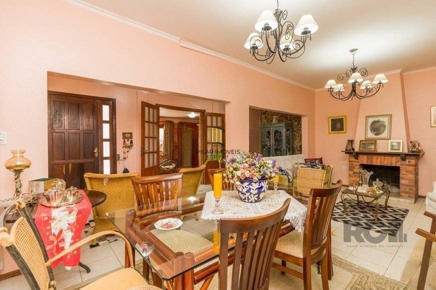 CASA PRÓXIMA AO PONTAL, com 5 vagas, 3 dormitórios!