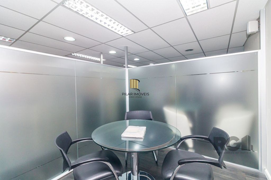 Excelente sala comercial de 140m² no centro.