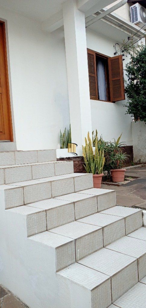 Casa para Venda - 95m², 2 dormitórios, 3 vagas - Teresópolis