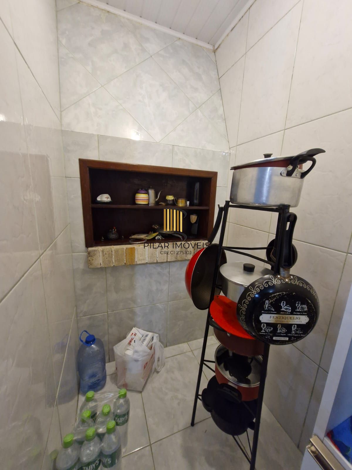 Apartamento Garden térreo, com 2 dormitórios, localizado no Bairro Teresópolis.