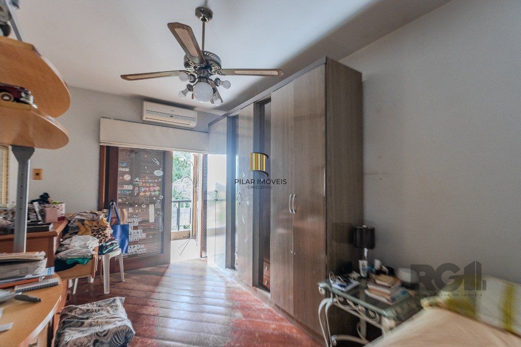 Casa 400m² - 5 dormitórios, 4 vagas no bairro Vila Jardim
