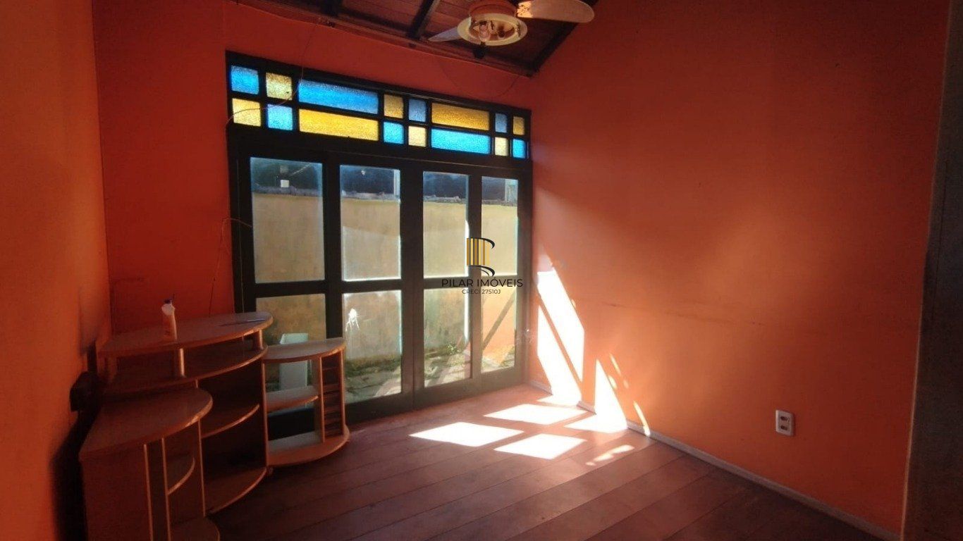 Casa com 4 quartos e 257m² à venda em Guarujá, Porto Alegre.