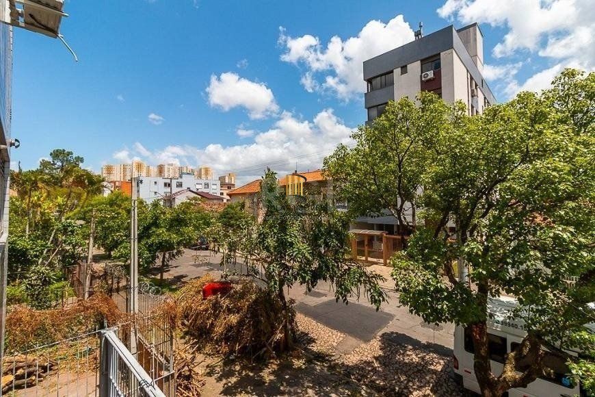 Apartamento para Venda - 43m², semi mobiliado, 1 dormitório, churrasqueira e 1 vaga de garagem no bairro Partenon