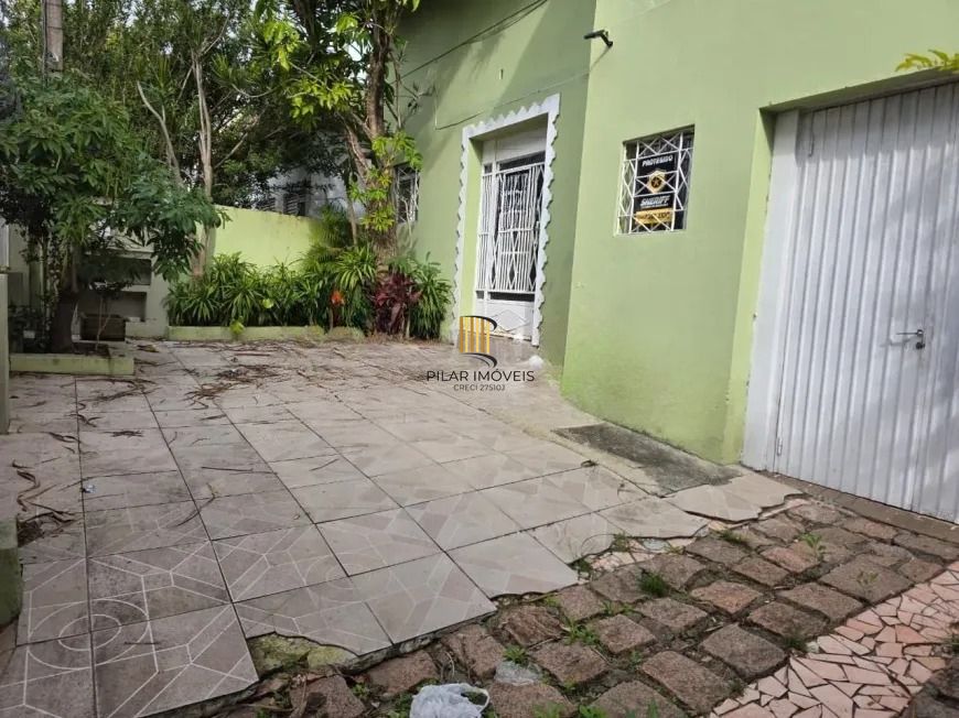 Sobrado com Piscina, Garagem para 3 Carros e Espaço para Salão de Festas à Venda e para Locação em Teresópolis